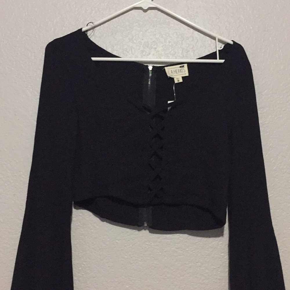 Black loose long sleeve crop top